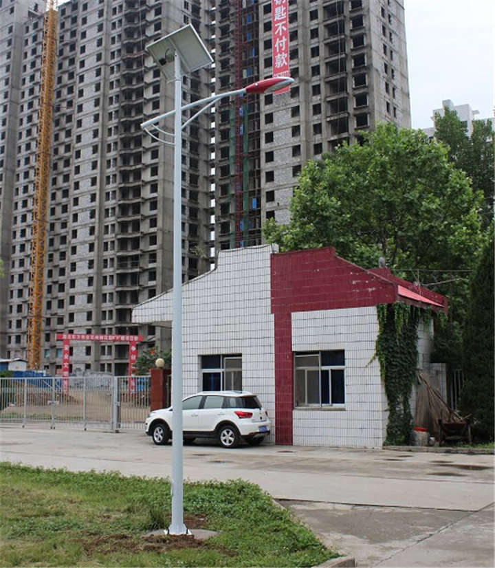 河南鄧州黨校太陽能路燈案例