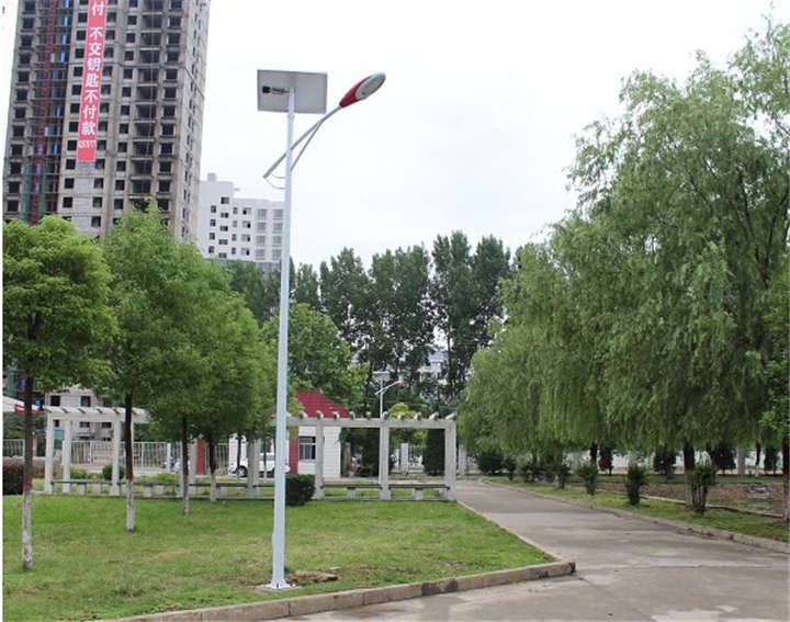 河南鄧州黨校太陽能路燈案例