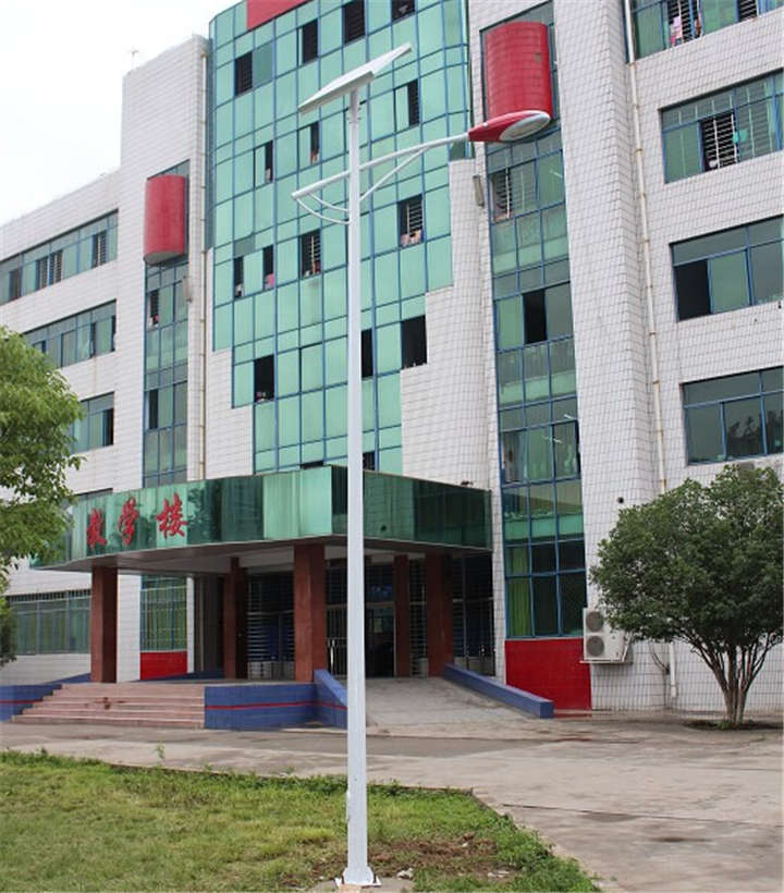 河南鄧州黨校太陽能路燈案例