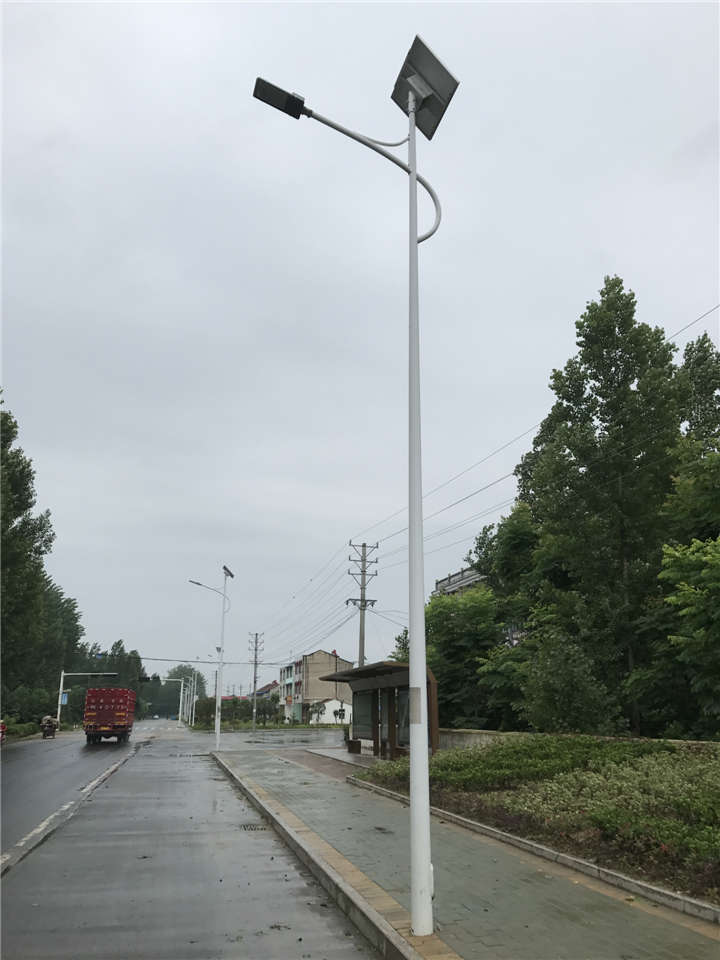 湖北孝感朱湖農場鋰電池太陽能路燈