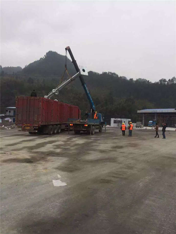 湖南懷化高速顯示屏立柱及龍門架