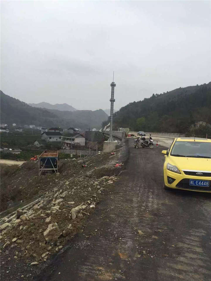湖南懷化高速顯示屏立柱及龍門架
